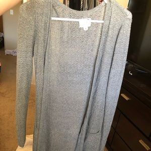 Long grey knit sweater with pockets